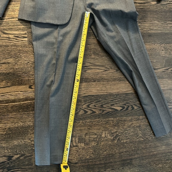 Theory wool suit - size 6 blazer and size 10 trouser - Picture 4 of 4